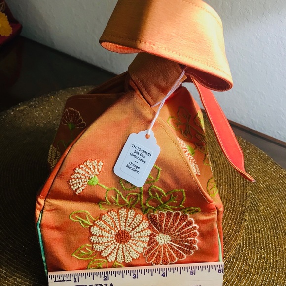 🆕 Hand Embroidered Orange Silk Box Purse🧡 - Picture 2 of 3